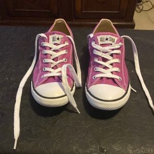 Purple All Star size 8 1/2 Converse tennis shoe. In perfect used condition.